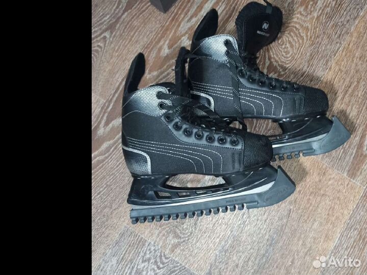 Коньки хоккейные