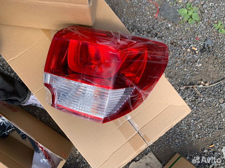 Фонарь задний правый на Kia Rio 3
