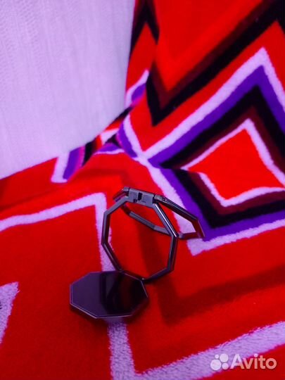 Подставка для телефона на клеевой основе