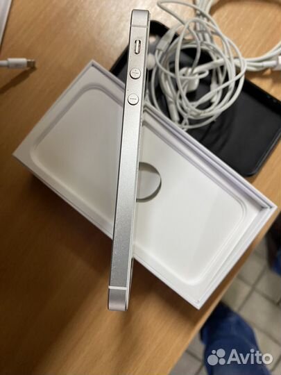 iPhone SE, 32 ГБ