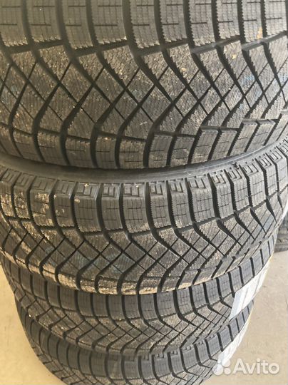 Pirelli Ice Zero FR 225/60 R18 104T