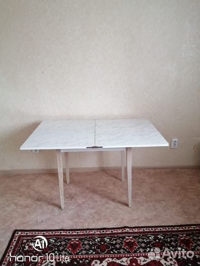 Кухонный стол