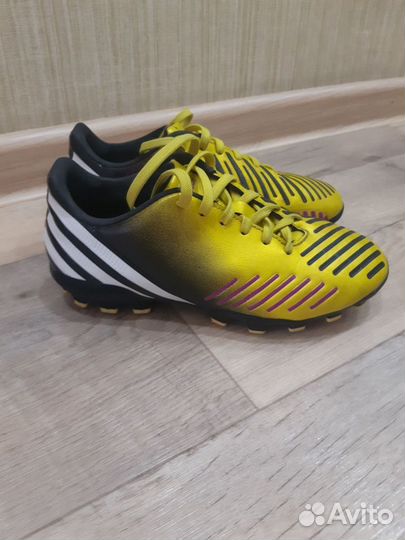 Футбольные бутсы adidas predator 33