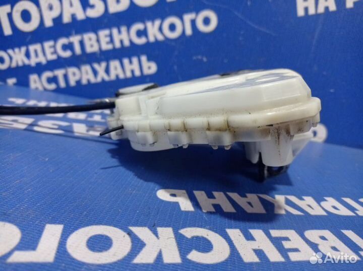 Передний правый замок двери Honda Fit хэтчбек 2012