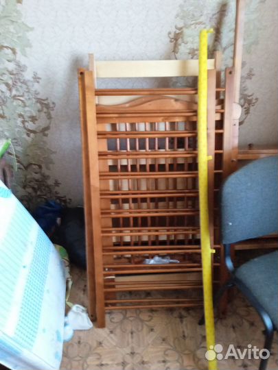 Детская кроватка с маятником и ящиком