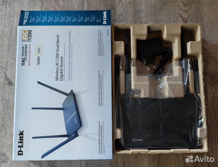 Wi-Fi роутер D-Link DIR-825 AC1200