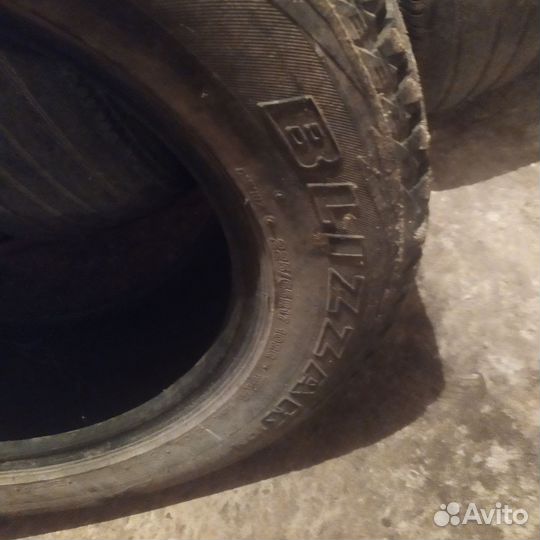 Bridgestone Blizzak DM-V1 2.25/65 R17