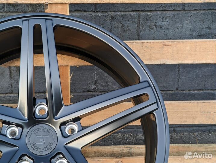 Диски GT Forged R22 на Toyota Land Cruiser 200