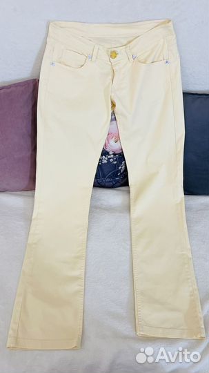 Летние светлые джинсы