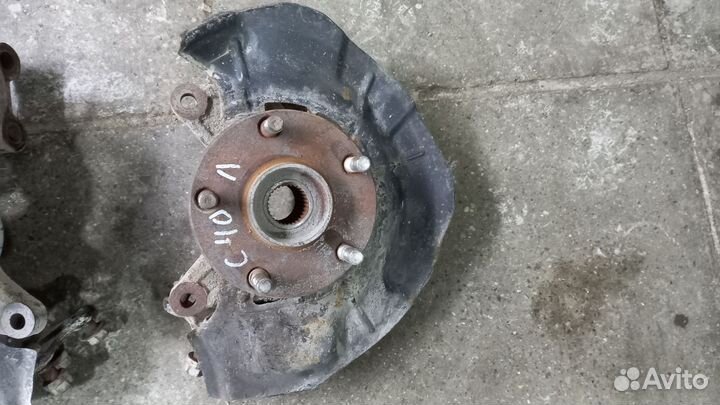 Поворотный кулак передний Toyota Camry С40