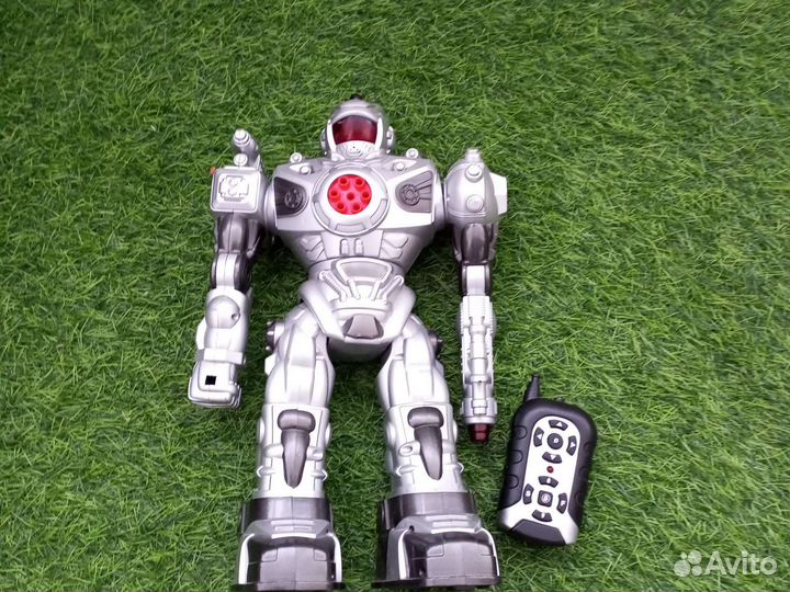 Робот на пульте управления
