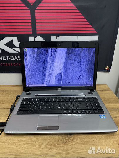 15.6 DNS i3-2370M/8Gb DDR3/1Gb GT520/240SSD