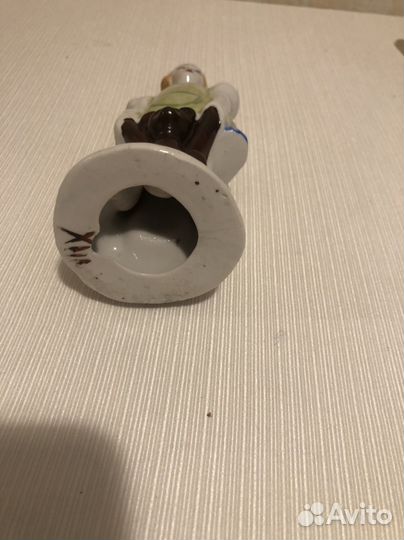 Статуэтка фарфоровая 