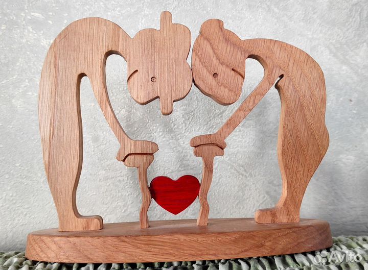 Статуэтка из дерева