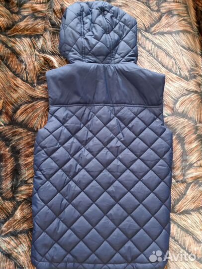 Жилетка утеплëнная 152 с капюшоном