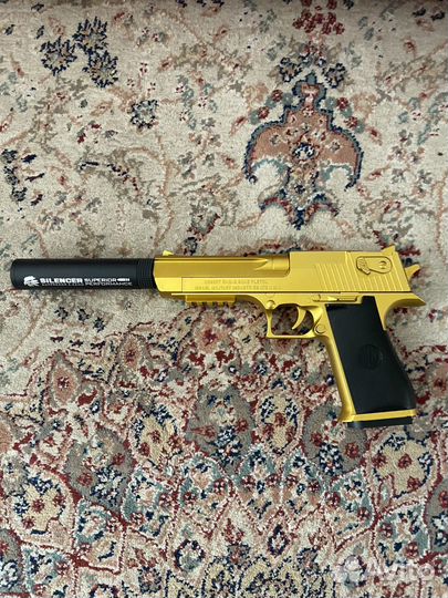 Пистолет desert eagle с гильзами