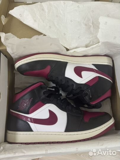 Nike Jordan 1 Mid Black Red