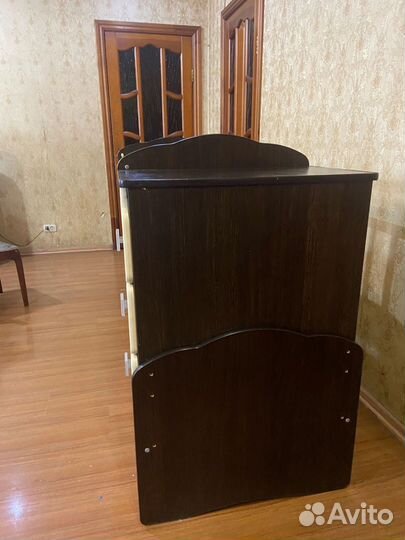 Детская кроватка с маятником и ящиком