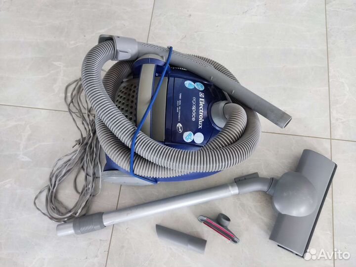 Пылесос Electrolux 1800W рабочий