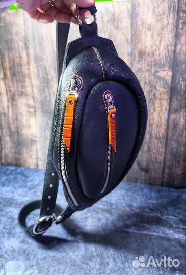 Нагрудная сумка из натуральной кожи ручной работы