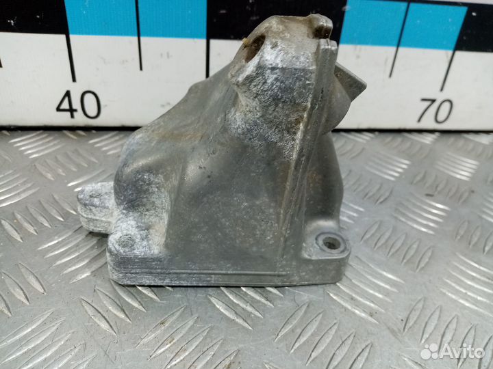 Б/У Кронштейн двигателя левый m272#001