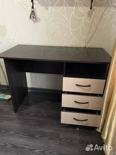 Письменный стол школьный