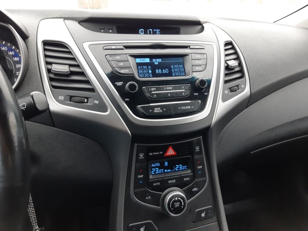 Hyundai Elantra: фото владельца