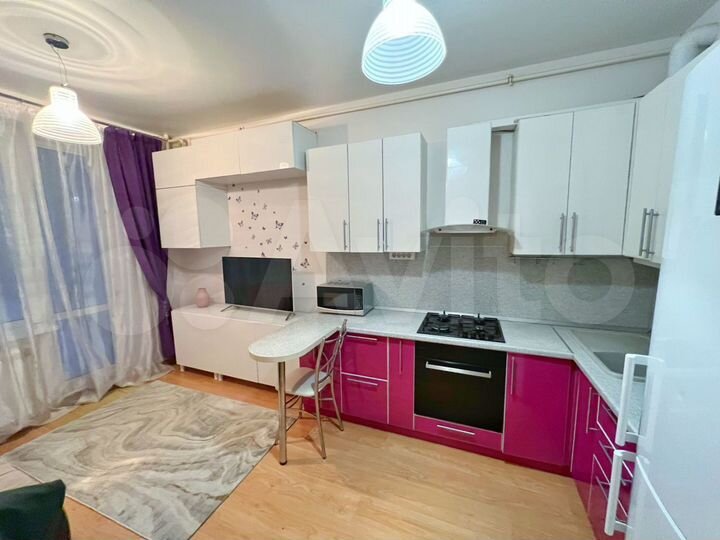 2-к. квартира, 57 м², 1/3 эт.