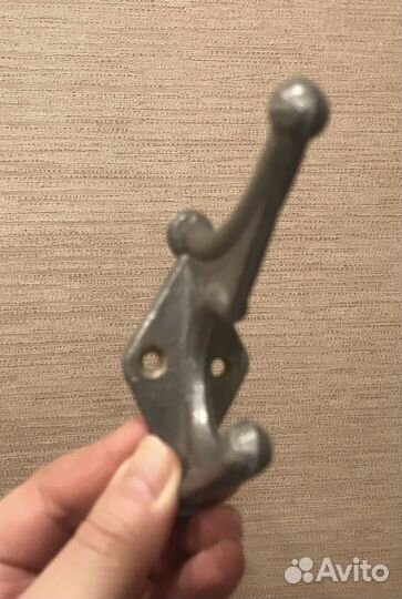 Крючки мебельные