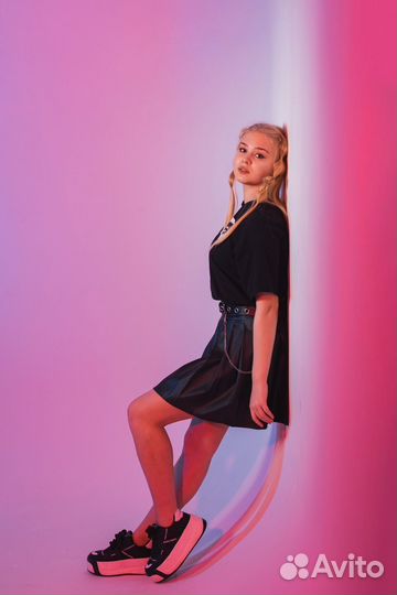 Актриса, модель, аниматор, няня, вожатый в