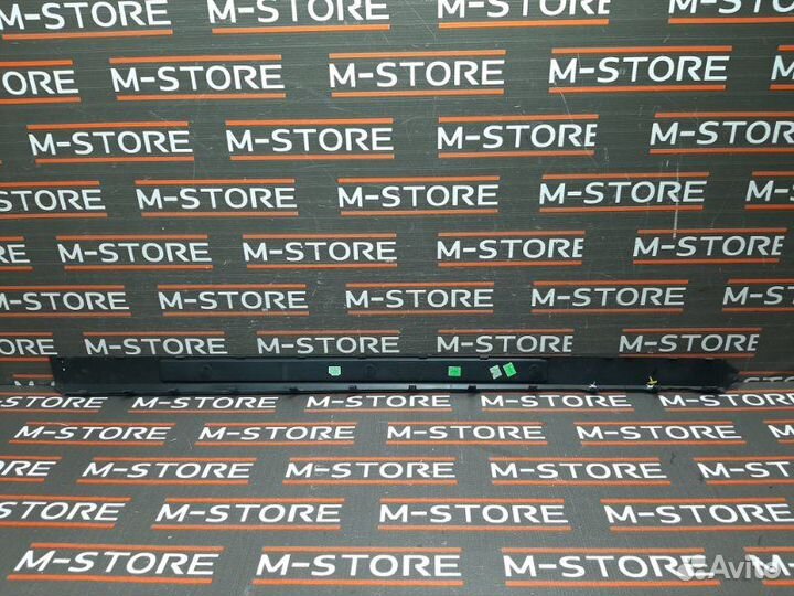 Накладка на порог салона передняя правая Audi A8