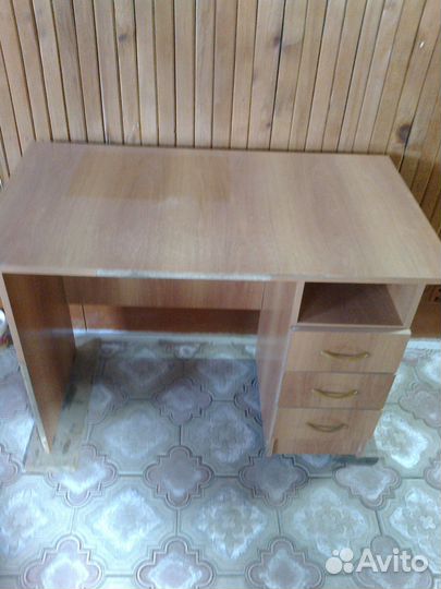 Письменный стол