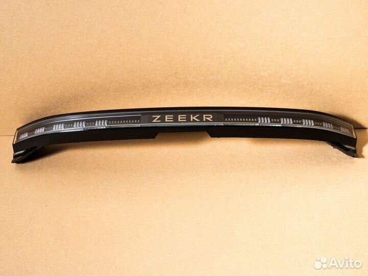 Фонарь задний центральный Zeekr 001 оригинал