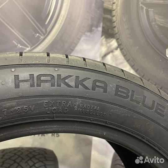 Nokian Tyres Hakka Blue 3 215/45 R16 90V