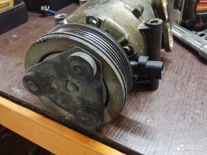 Компрессор кондиционера на Volvo S40 1,8 2,0 бензи