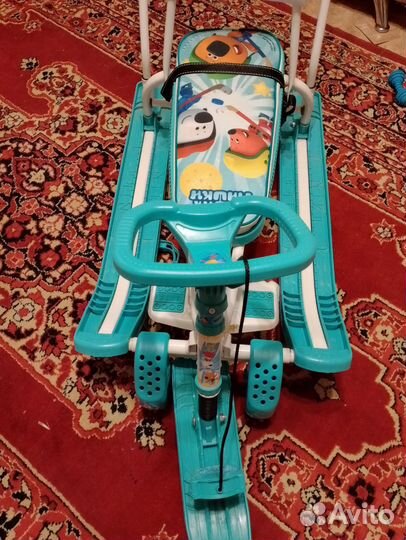 Детский снегокат с ручкой и колесами