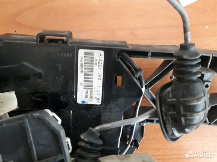 Замок двери Мерседес W221