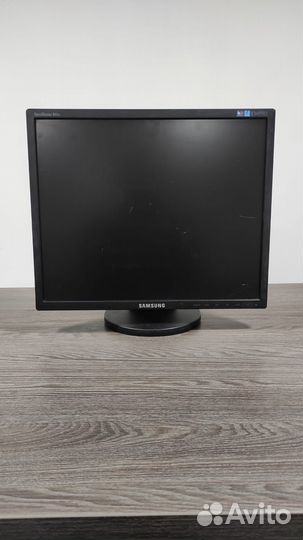 Монитор Samsung 943N