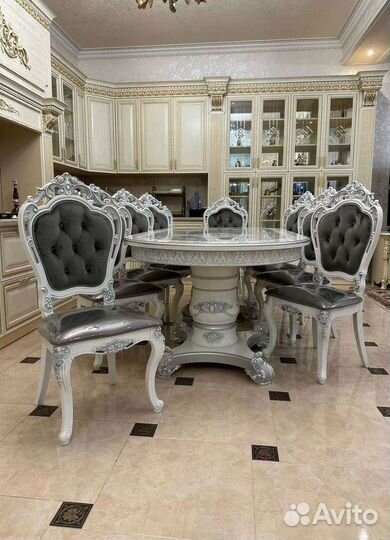 Кухонный стол и стулья комплект