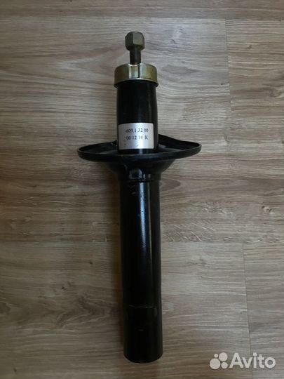 Передняя стойка ; Peugeot 405