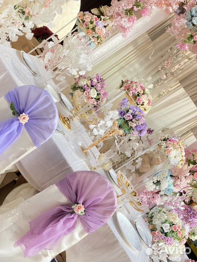 Столы стулья посуда