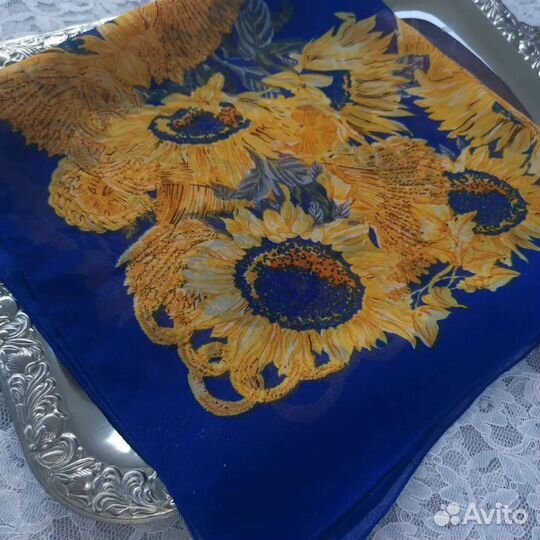 Подсолнухи красивый платок