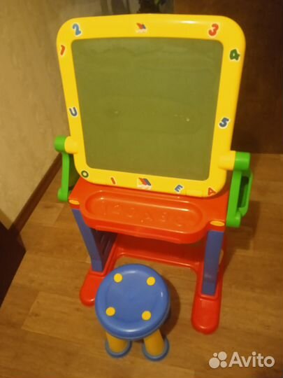 Детский стол со стулом