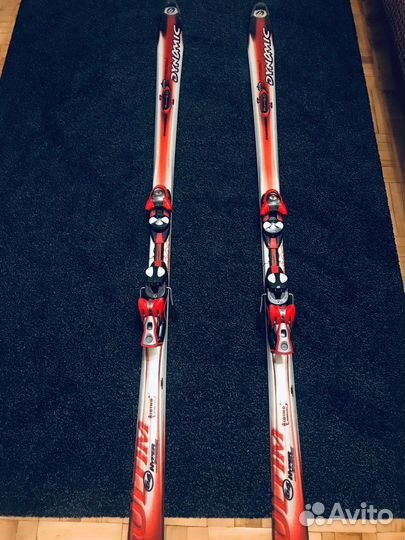 Комплект: горные лыжи с ботинками