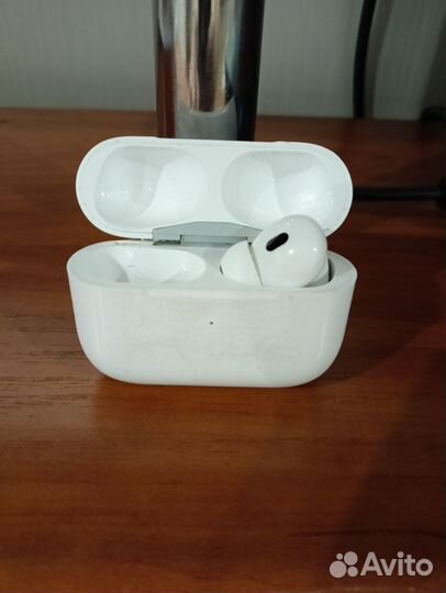 Airpods pro 2 с одним наушником. оригинал
