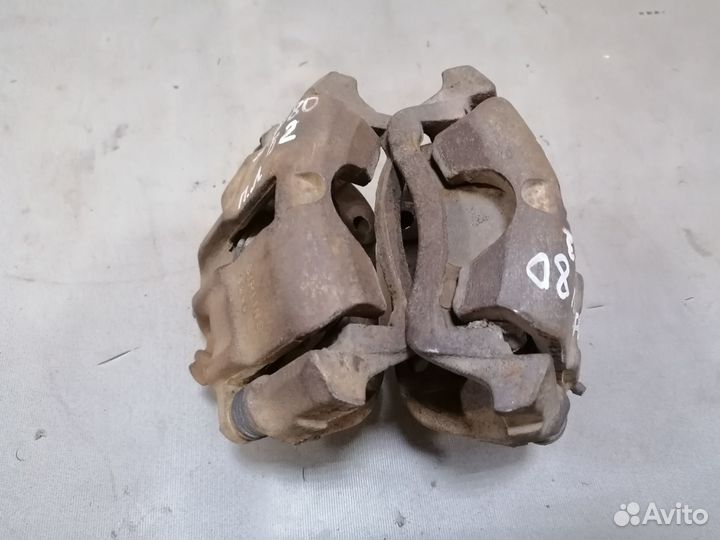 Суппорт тормозной передний Audi 80 B2 1.6 DT 1985