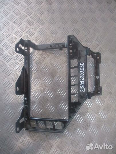 Кронштейн торпедо Volvo 20720252