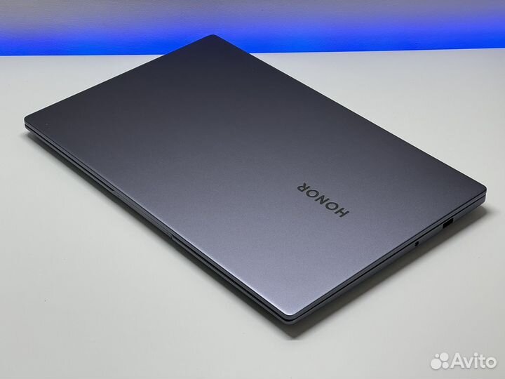 Honor MagicBook X15 i3/8/256