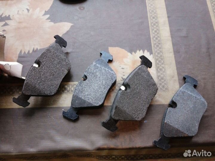 Тормозные колодки BMW E34 518i,520i,525i