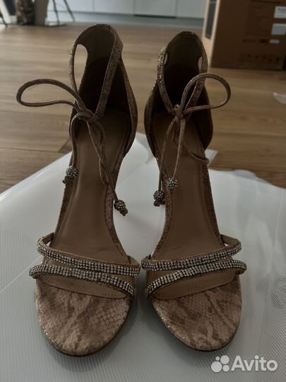 Босоножки Guess 39